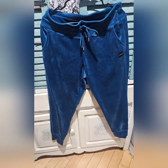 DKNY Sport Vibrant Blue Velour Set - Picture 6 of 6